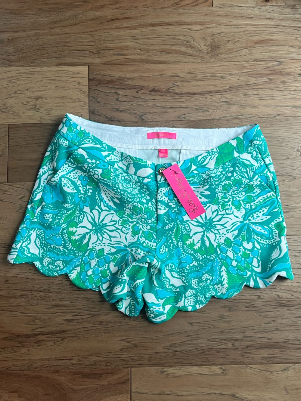 NWT Lilly Pulitzer Teal & White Floral shorts with scalloped hem